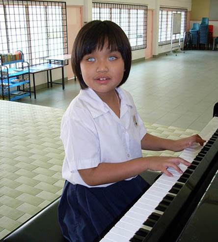 File:Adelyn Koh primary school.jpg