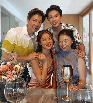 Chen Yixi 2020 Family.jpg