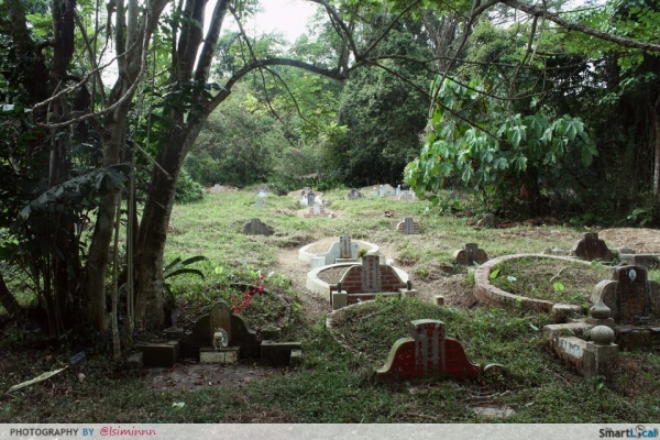 File:Bukit Brown Tombs.jpg