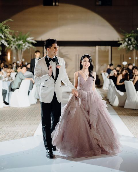 File:Joanna Theng walks down the aisle with her husband, Jonathan Bowness . Photo from Instagram..jpg