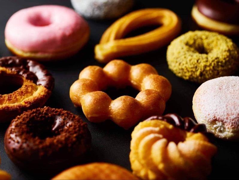 File:Mister Donut 16 flavours.jpg