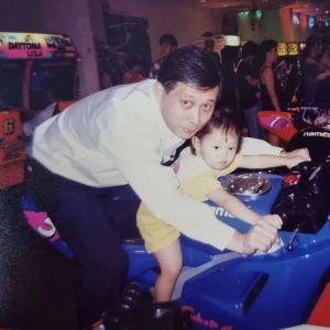 Rachel Wan pictured with her late father. Photo from Instagram.