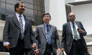 Peter Lim and lawyers.jpg