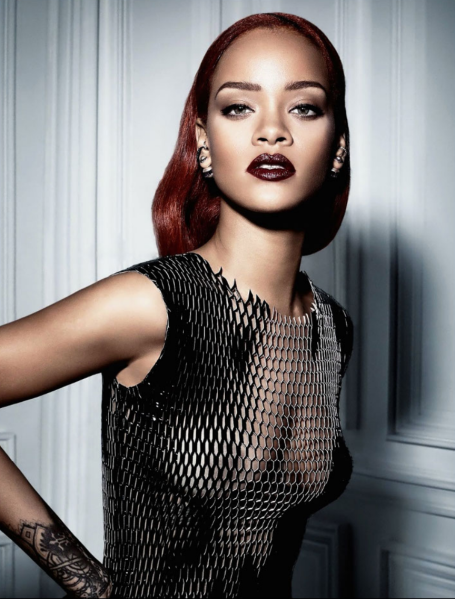 File:Rihanna wearing Lynn Ban Jewelry.png