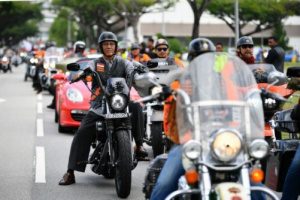 Mohamed Abdullah Alhabshee motorcycle charity convoy.jpg