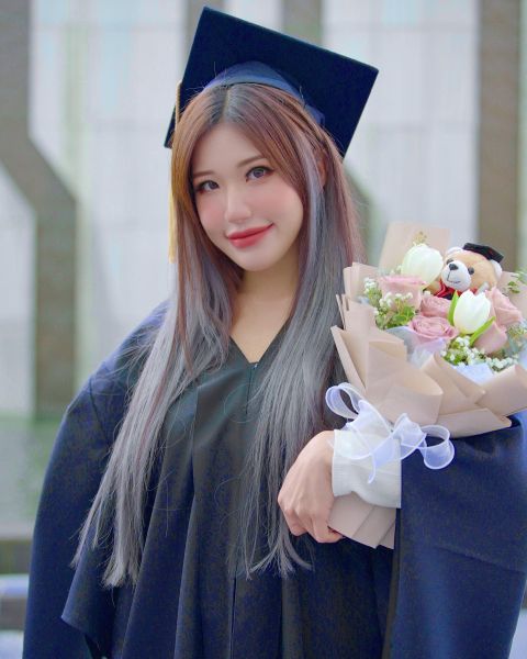 File:Ms Puiyi at her graduation.jpg