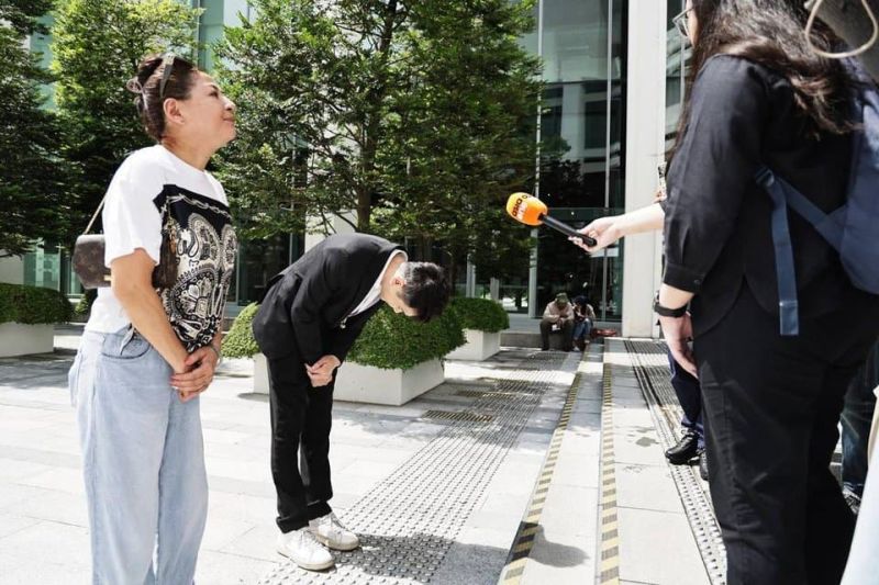 File:Ian Feng apologizing.jpg