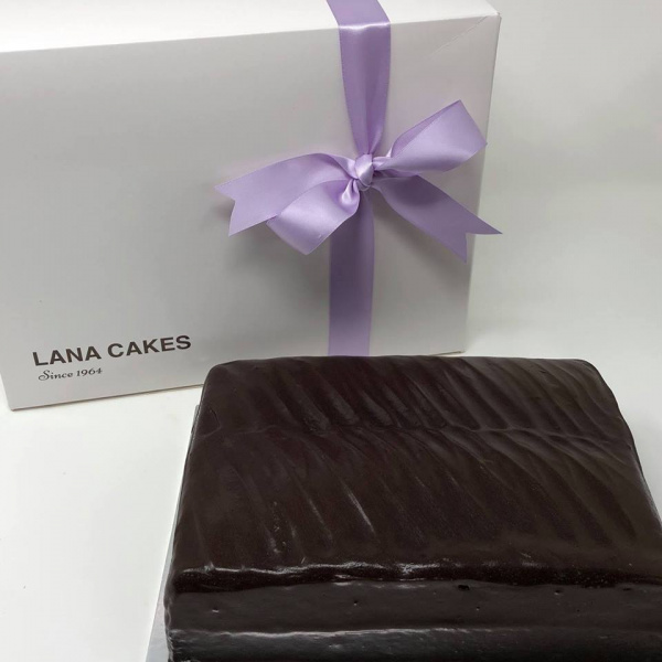 File:Lana Cakes Chocolate Fudge Cake.jpg
